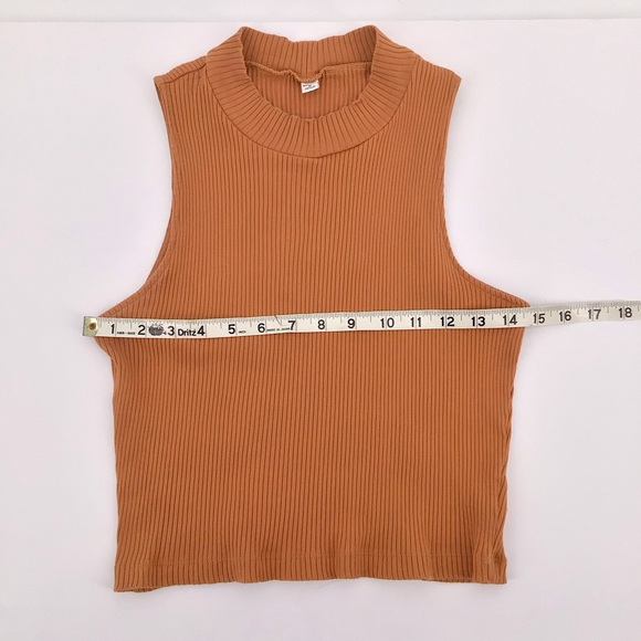 Uniqlo Ribbed Sleeveless Crop Top Size Medium - Picture 3 of 11